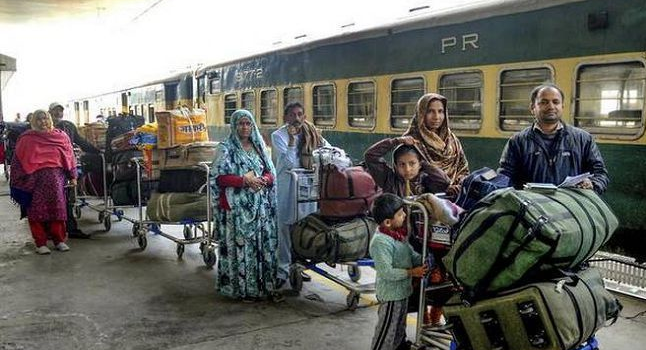 अटारी स्टेशन पर फंसे समझौता एक्सप्रेस के यात्री, पाकिस्तान की ओर से नहीं आई ट्रेन