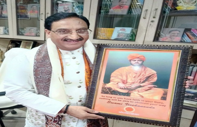 गुरु पूर्णिमा पर शिक्षकों के साथ सोशल मीडिया पर Share करें selfie : निशंक