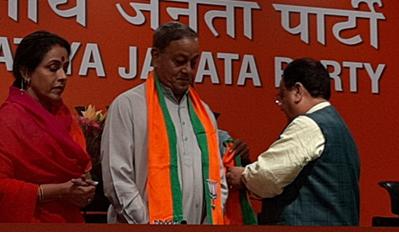 BJP में पत्नी अमिता के साथ शामिल हुए संजय सिंह