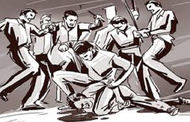 लाठी-डंडे से पीटकर BJP कार्यकर्ता की हत्या , दूसरा घायल