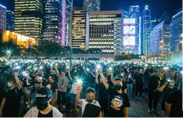 हांगकांग में 8 प्रदर्शनकारी छात्रों ने किया समर्पण