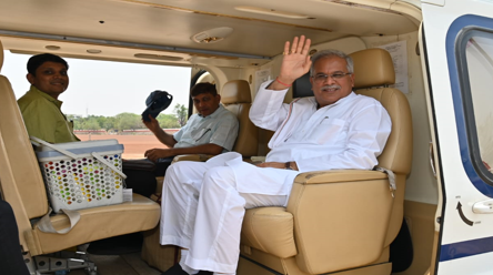 मुख्यमंत्री भूपेश बघेल भेंट-मुलाकात के दूसरा चरण के लिए बस्तर संभाग के दौरे पर रवाना Chief Minister Bhupesh Baghel leaves on a tour of Bastar division for the second phase of meeting