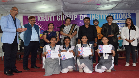 कृति ग्रुप ऑफ इंस्टिटयूशन में आज सृजन – 22 के पुरस्कार वितरण समारोह का आयोजन किया गया The award distribution function of Srijan-22 was organized today at Kriti Group of Institutions.