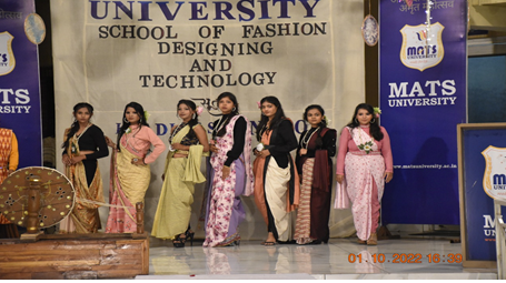 मैट्स में खादी फैशन शो का रंगारंग आयोजन Colorful Organizing of Khadi Fashion Show in Mats