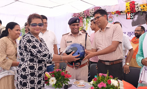 हेलमेट के उपयोग को सामाजिक जिम्मेदारी के रूप में दें बढ़ावा-वित्त मंत्री ओ.पी.चौधरी