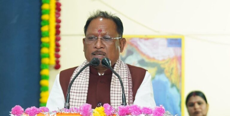 वसुधैव कुटुम्बकं और देशभक्ति का पाठ पढ़ाती है हमारी सनातन परम्परा : मुख्यमंत्री