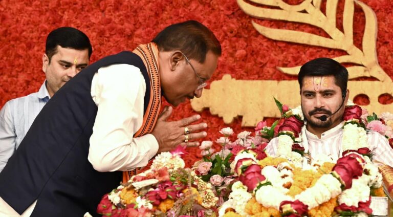 मुख्यमंत्री ने श्रीमद्भागवत कथा में किया श्रीकृष्ण-सुदामा प्रसंग का श्रवण