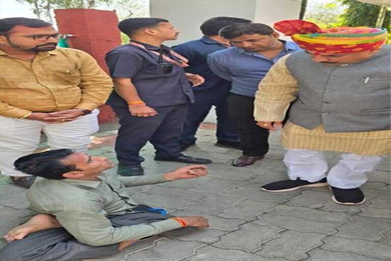 मुख्यमंत्री डॉ. यादव ने दिव्यांग जन को देख उज्जैन में रुकवाया काफिला