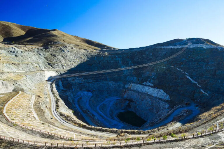 चीन ने युन्नान में धरती के नीचे मिला दुर्लभ खनिज भंडार,इलेक्ट्रिक वाहन और रक्षा क्षेत्र को मिलेगी मजबूती