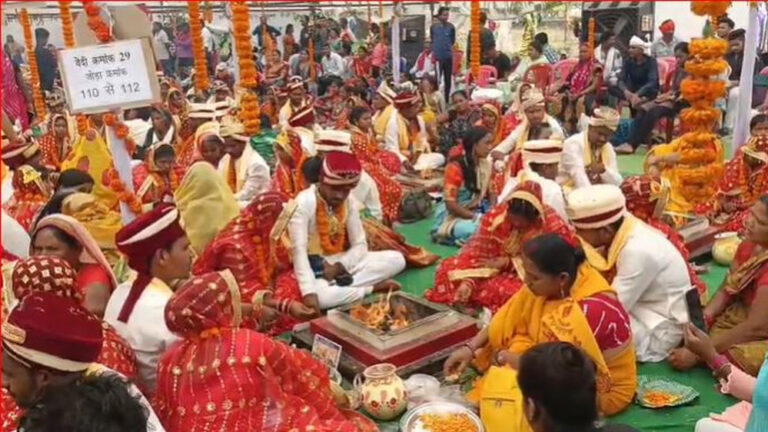 कवर्धा : मुख्यमंत्री कन्या विवाह योजना के अंतर्गत 120 जोड़ों का सामूहिक विवाह महिला एवं बाल विकास विभाग ने कराया संपन्न