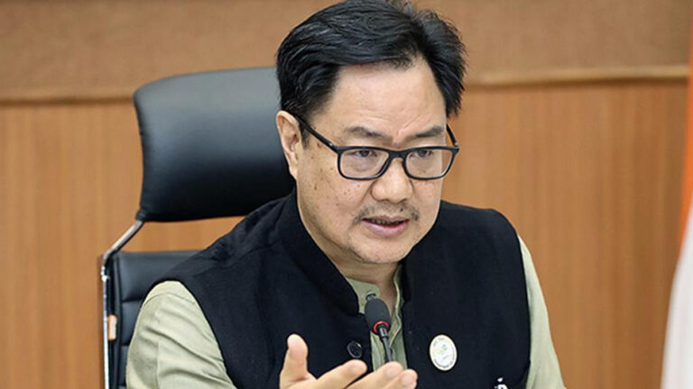 करोड़ों की जो जमीन कब्जाए बैठे हैं, वही कर रहे वक्फ बिल का विरोध; भड़के रिजिजू