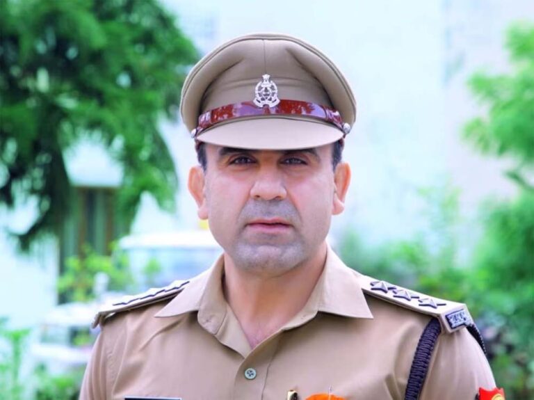 संभल सीओ अनुज चौधरी को जान का खतरा, अनुज के पिता ने एक बयान में योगी सरकार से बेटे के लिए सुरक्षा की मांग की