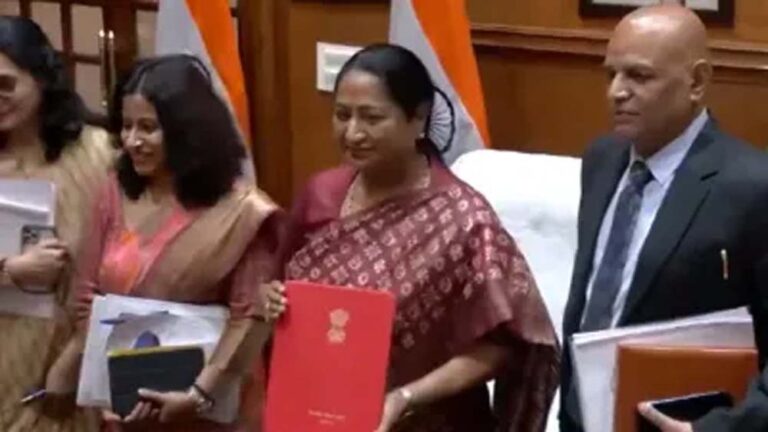 मुख्यमंत्री रेखा गुप्ता ने अपनी सरकार का पहला बजट पेश किया, महिला समृद्धि योजना के लिए कितना पैसा दिया