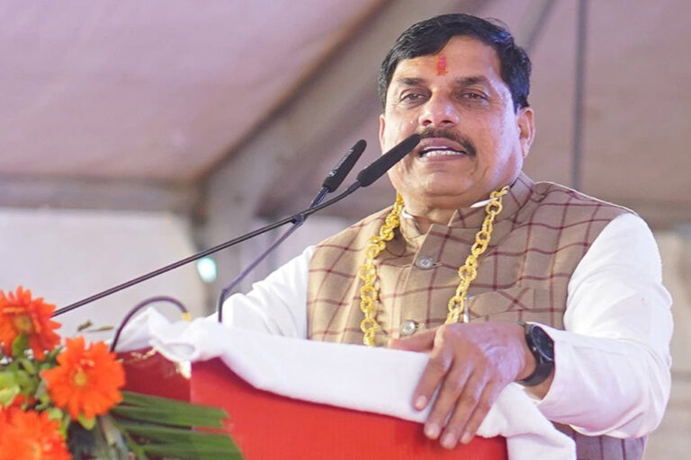 मुख्यमंत्री यादव का कर्नाटक सरकार पर हमला, कहा- ‘अल्पसंख्यक ठेकेदारों को आरक्षण कांग्रेस के…