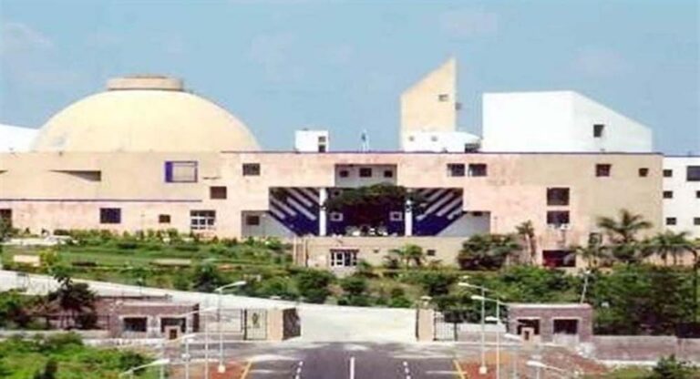 बजट सत्र के दौरान सीएम डॉ. मोहन यादव ने गारमेंट सेक्टर की महिलाओं को 5 हजार रुपये इंसेंटिव देने की बात कही