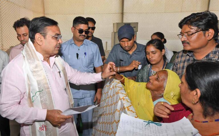 मुख्यमंत्री निवास पर नियमित जनसुनवाई, मुख्यमंत्री शर्मा ने किया परिवेदनाओं का त्वरित निस्तारण