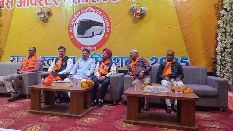 बस ऑपरेटर एसोसिएशन के अधिवेशन में मंत्री सुरेश सिंह रावत ने की शिरकत