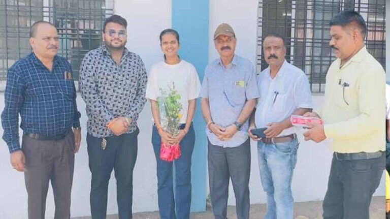 इंडिया टीम में चैन होने पर अधिमान्य पत्रकार नेतृत्व समिति मंडला ने दी बधाई