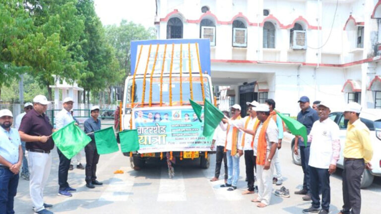 उत्तर बस्तर कांकेर : विधायक नेताम ने वाटरशेड यात्रा रथ को हरी झंडी दिखाकर किया रवाना