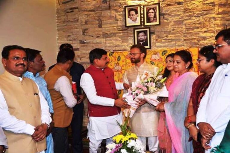 मुख्यमंत्री डॉ. यादव ने नव दम्पति को दिया आशीर्वाद