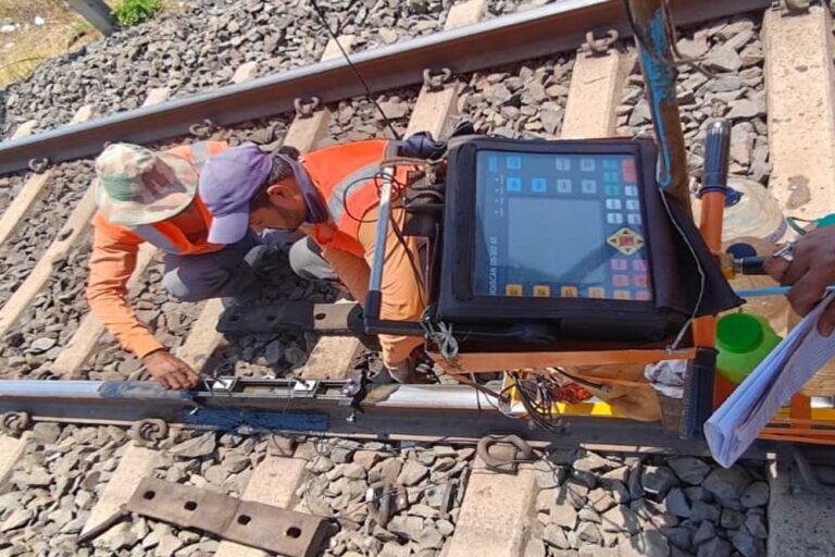 भोपाल मंडल में रेल पटरियों की सुरक्षा को मिला डिजिटल कवच: USFD तकनीक से संरक्षा सुदृढ़