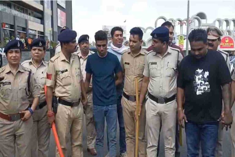 कमलापति स्टेशन पर पुलिसकर्मी की पिटाई करने वाले तीनों आरोपी गिरफ्तार, पुलिस ने निकाला जुलूस, नाम देखकर किया था हमला