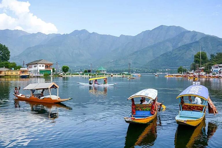 आतंकी खतरे की आशंका में JK के 48 टूरिस्ट स्पॉट बंद, एंटी फियादीन दस्ते की तैनाती