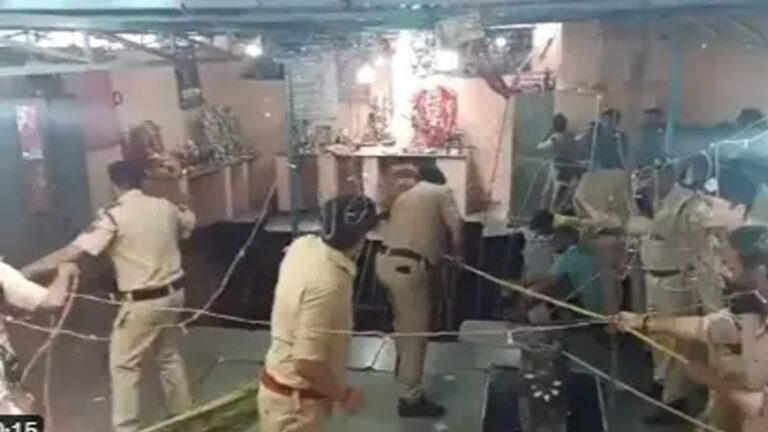 इंदौर: बेलेश्वर महादेव झूलेलाल मंदिर में 36 श्रद्धालुओं की मौत के मामले में ट्रस्ट के दोनों पदाधिकारी बरी