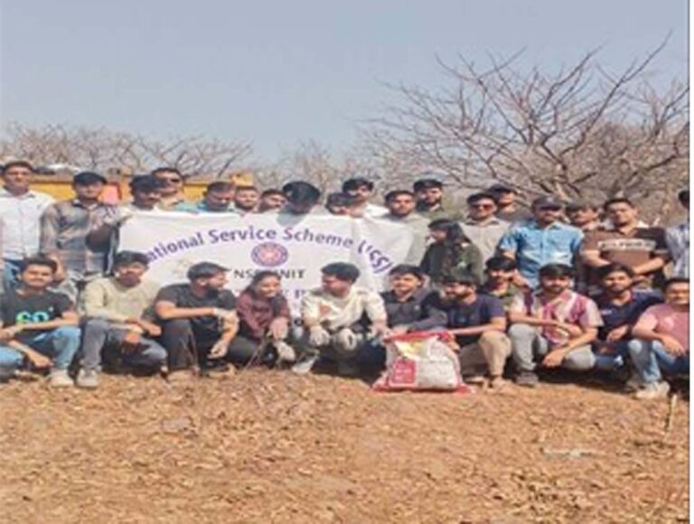 भोपाल के कॉलेज छात्रों ने वन विभाग और नगर निगम के साथ चलाया स्वच्छता अभियान