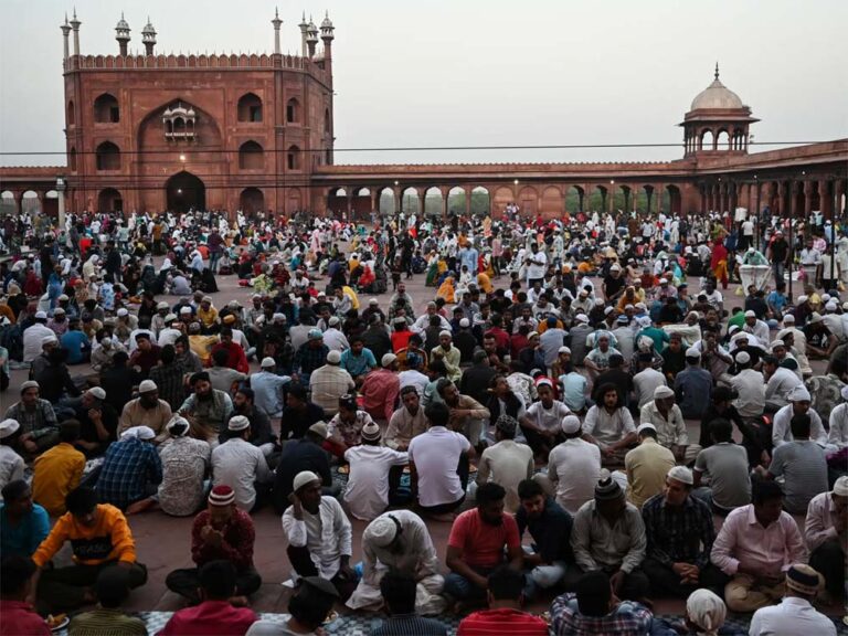 पहलगाम में आतंकवादी हमले के विरोध में पूरे देश में उबाल, जामा मस्जिद की सीढ़ियों से पाकिस्तान को जवाब