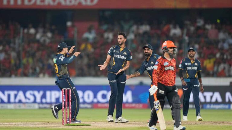 हैदराबाद के गिरे तीन विकेट, प्रसिद्ध ने ईशान किशन को दिखाई पवेलियन की राह