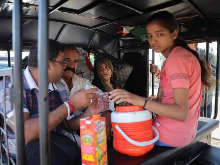 केंद्र सरकार ने कड़ा रुख अपनाते हुए पाकिस्तान से भारत आए लोगों को वापसी का आदेश दिया, भारत में मरना मंजूर है