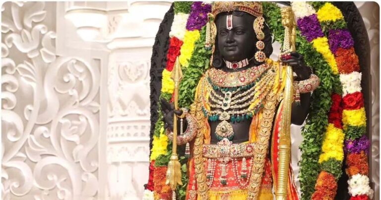 राम मंदिर में विराजमान रामलला के गर्भगृह के सामने लगा पर्दा बदला, तिलक-चंदन पर बहस को मिला नया रूप