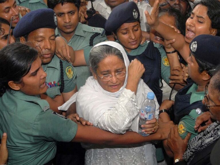 बांग्लादेश कोर्ट ने भ्रष्टाचार मामले में पूर्व प्रधानमंत्री शेख हसीना, रेहाना और बच्चों को गिरफ्तारी वारंट जारी किया