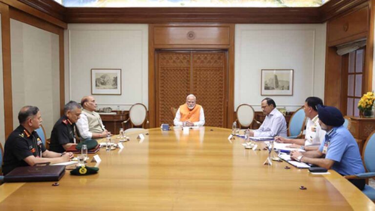 पहलगाम आतंकी हमला : पीएम मोदी से रक्षा सचिव राजेश कुमार सिंह की अहम मुलाकात