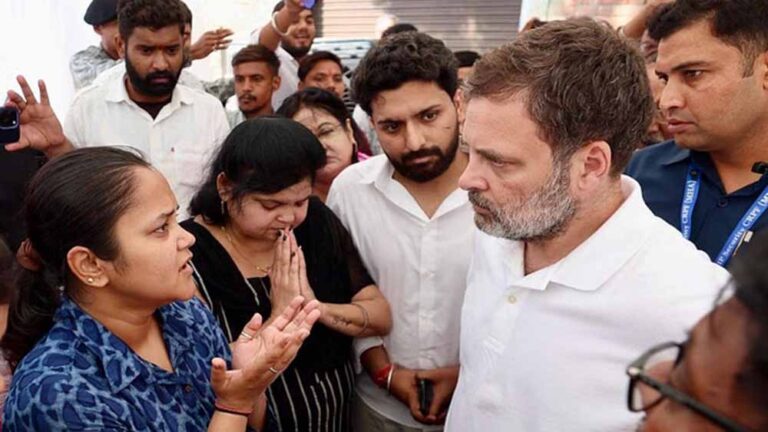 नेता प्रतिपक्ष राहुल गांधी ने पहलगाम हमले में मारे गए कानपुर के शुभम के परिवार से की मुलाकात