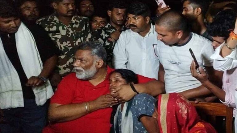 महिलाओं के साथ की गई मारपीट के मामले में पूर्णिया सांसद पप्पू यादव ने पीड़ित परिवारों से मुलाकात की