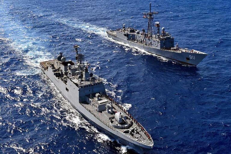 ऑपरेशन सिंदूर की रात कराची में तबाही के मूड में थी इंडियन नेवी, 36 युद्धपोत, 7 डेस्ट्रॉयर, फ्रिगेट-पनडुब्बियां…