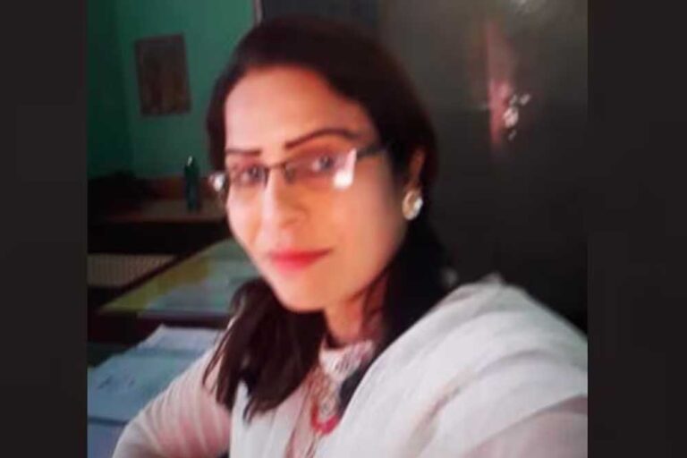 पाक आर्मी के पक्ष में किया सोशल मीडिया पोस्ट, सरकारी स्कूल की टीचर सस्पेंड