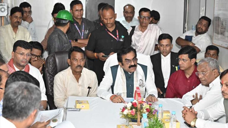 लोक निर्माण मंत्री सिंह ने किया इंदौर जिला न्यायालय भवन निर्माण कार्य का निरीक्षण
