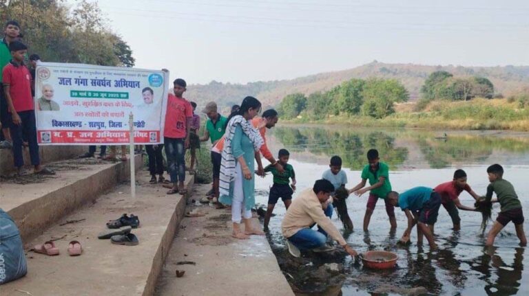 बुंदेलखंड की प्यास बुझाएंगे अमृत सरोवर और खेत तालाब
