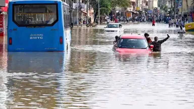 बेंगलुरु में बारिश से बाढ़ जैसे हालात, निचले इलाके हुए जलमग्न