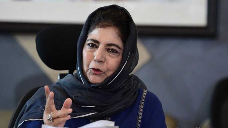 भारत और पाकिस्तान में छिड़े युद्ध के बीच पूर्व मुख्यमंत्री महबूबा मुफ्ती ने शांति का राग अलापा