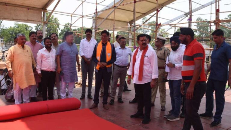 अम्बिकापुर में ‘मोर आवास मोर अधिकार’ कार्यक्रम, 13 मई को उप मुख्यमंत्री व प्रभारी मंत्री ने लिया तैयारियों का जायजा