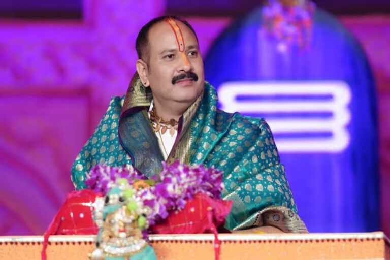 प्रदीप मिश्रा का बेटियों से निवेदन बोले -ऐसे मोटरसाइकिल सुधारने वालों से सावधान रहना जो दूसरों का पेट्रोल डलवाकर, गाड़ी से एक्शन दिखते