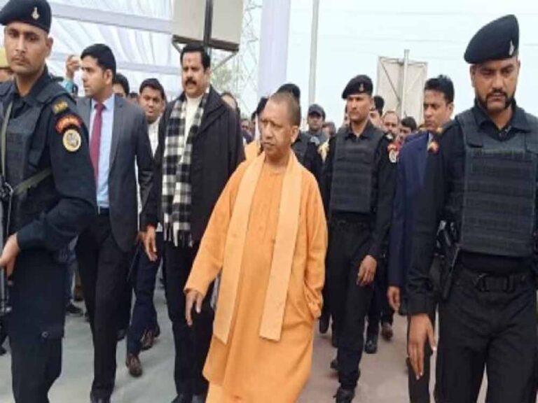 सीएम योगी का हेलीकॉप्टर प्रधानमंत्री के लिए तैयार किए गए हेलीपैड पर उतर गया, अधिकारियों में मचा हड़कंप