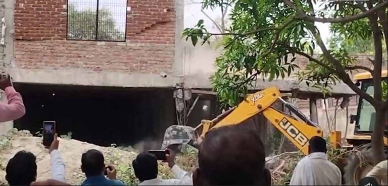 उत्तर प्रदेश में अवैध मदरसों को धवस्त करने का सिलसिला जारी, तालाब की जमीन पर कराया मदरसा का निर्माण