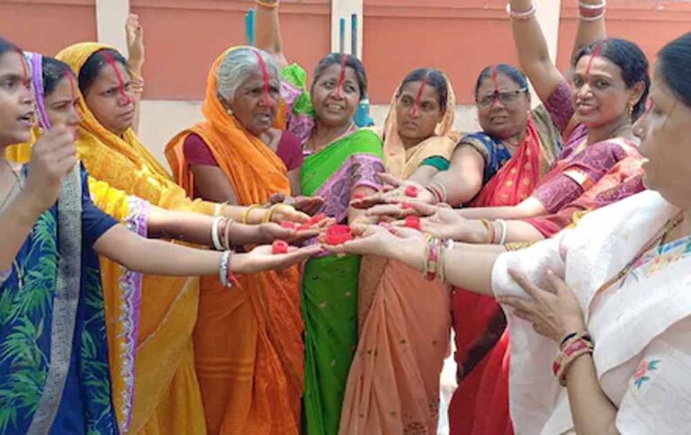 भारतीय सेना की पाक में आतंकवाद के खिलाफ चलाए गए ऑपरेशन सिंदूर से पूरे देश में जश्न, हमले के 15 दिन बाद भरी मांग