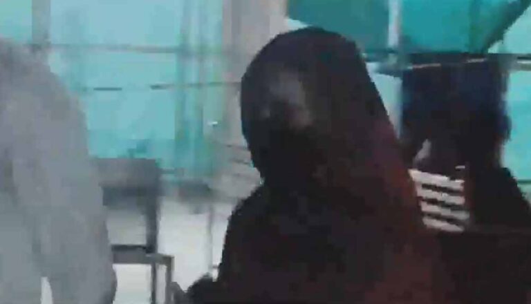 शक्तिपीठ अंबाजी धाम मंदिर पहुंचकर अभिनेत्री प्रीति जिंटा ने किए दर्शन