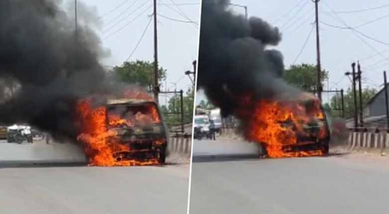 भाटापारा में एक चलती वैन में भीषण आग, मची अफरा-तफरी